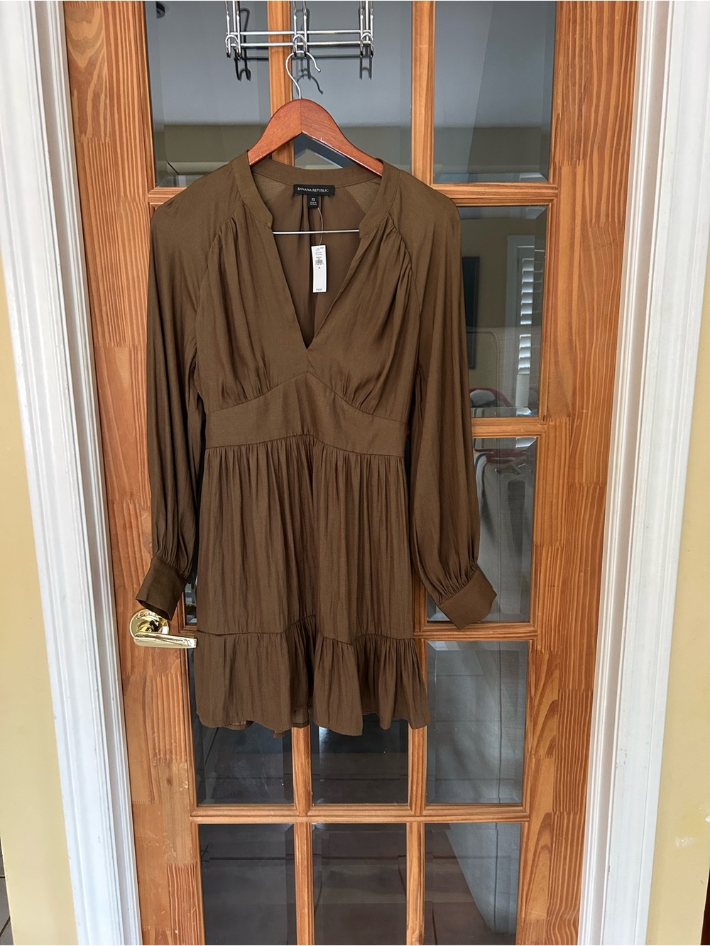 Banana Republic V-Neck Long Sleeve Tiered Dress